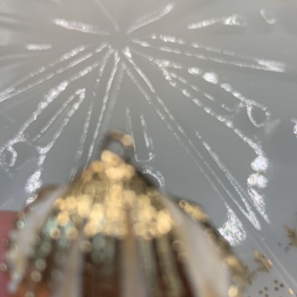 Gold Shell Pendant - Picture 4 of 4